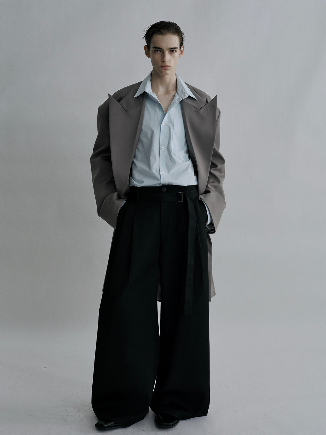 Gray Peak-Lapel Oversized Relaxed-Fit Blazer