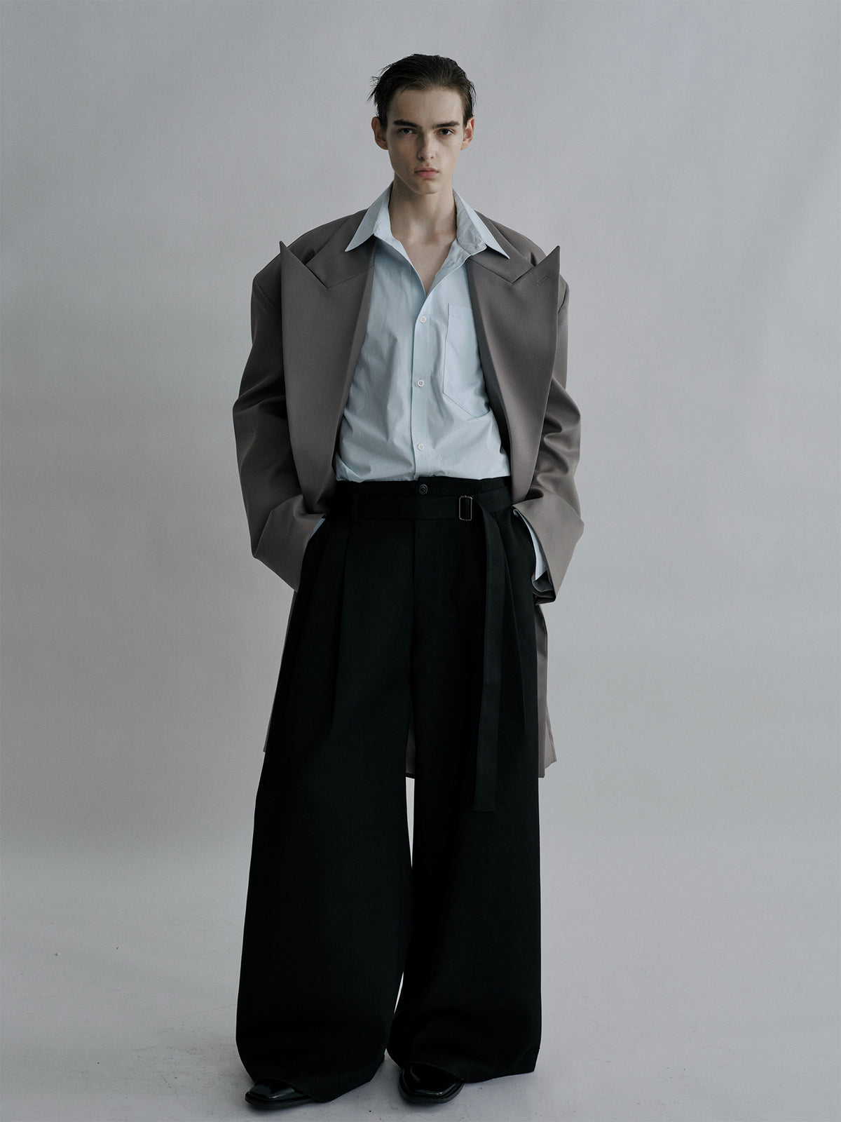 Gray peak lapel oversized relaxed fit blazer