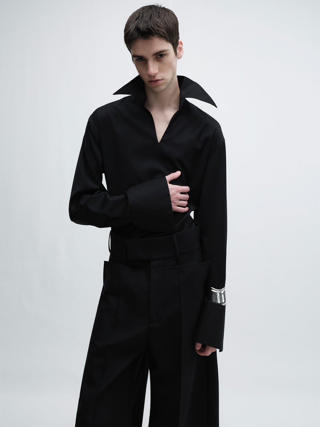 Black Pullover Wool Shirt With Pointed Collar