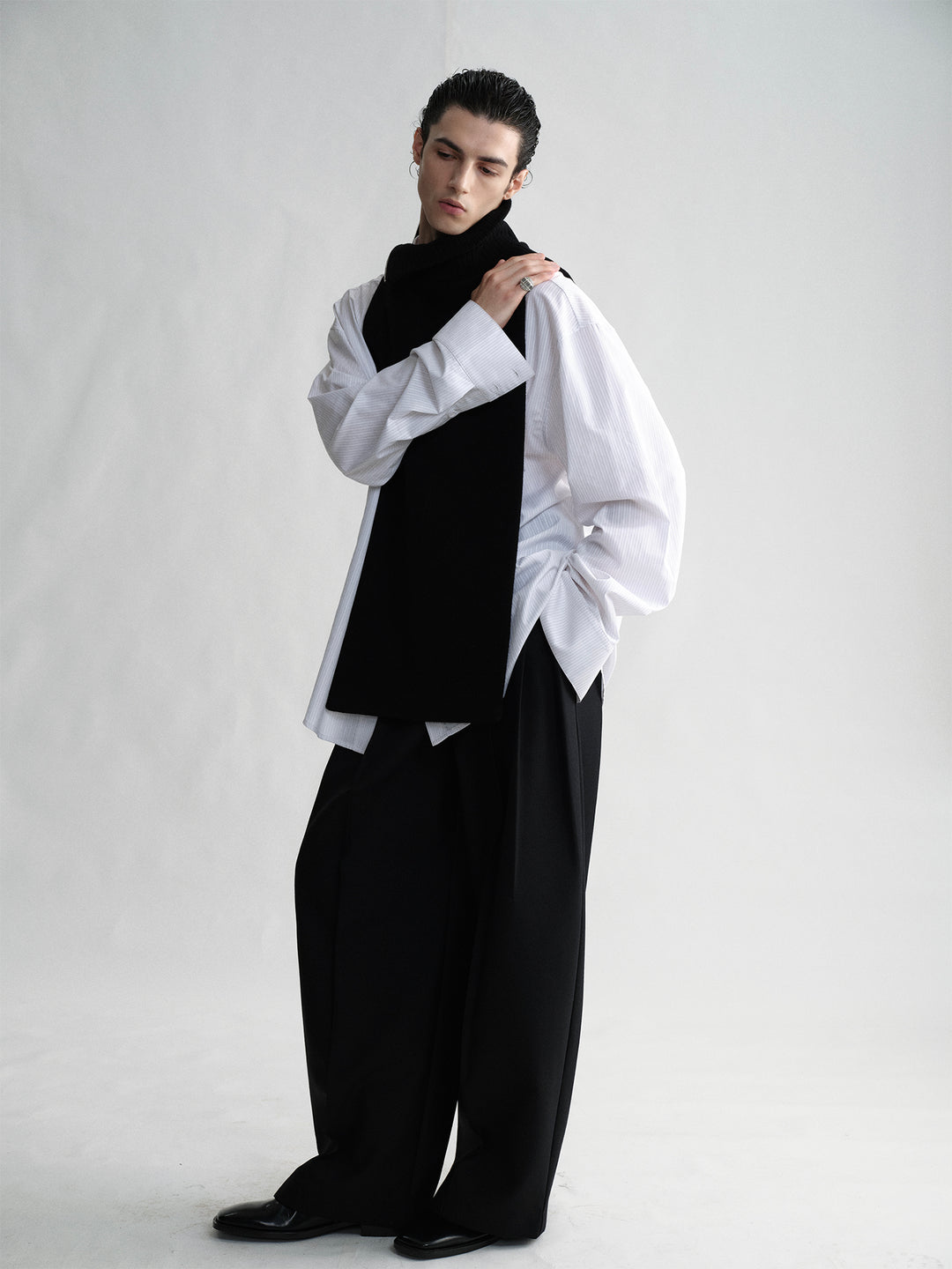 Woolen Vest Shawl With High Collar And Zipper Design