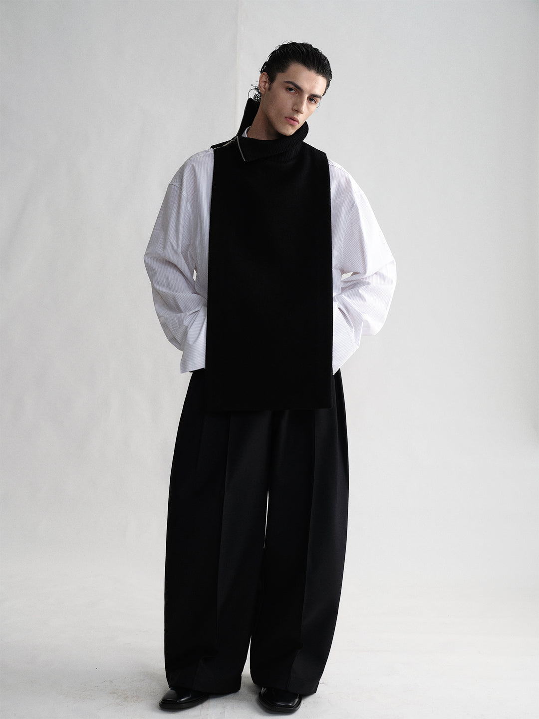 Woolen Vest Shawl With High Collar And Zipper Design