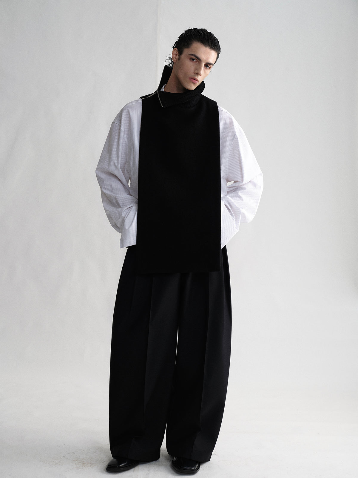 Woolen vest shawl with high collar and zipper design