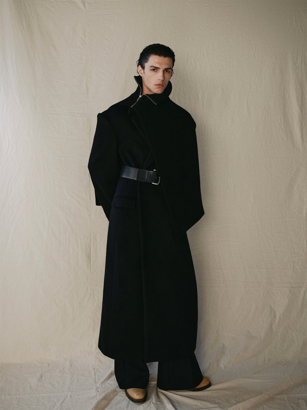 Woolen Vest Shawl With High Collar And Zipper Design