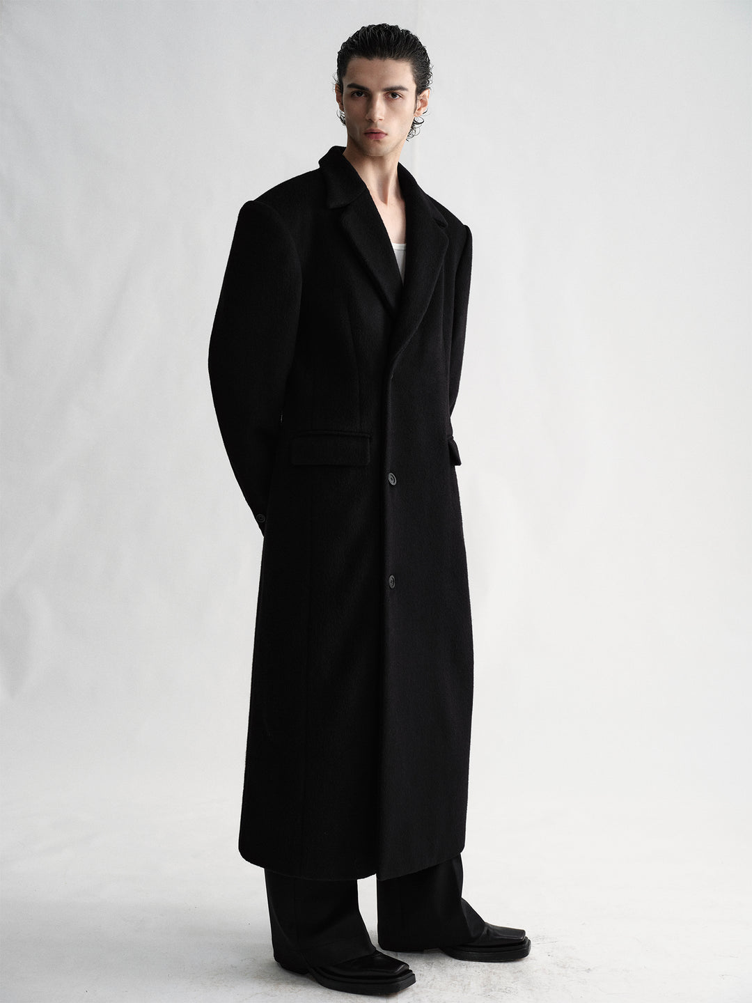 Minimalist Slim-Fit Long Single-Breasted Wool Coat