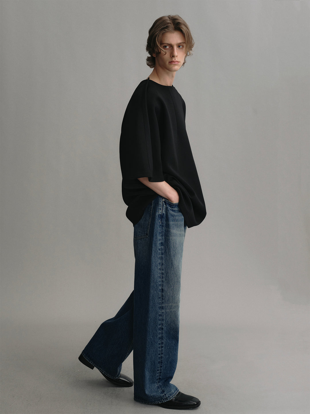 Black T-shirt With A Trapezoidal Collar Design And An Airy Silhouette