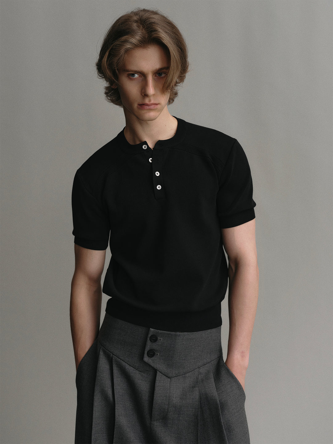 Black Crew Neck Pullover Short-sleeve Knit Sweater With Metal Buckle Design