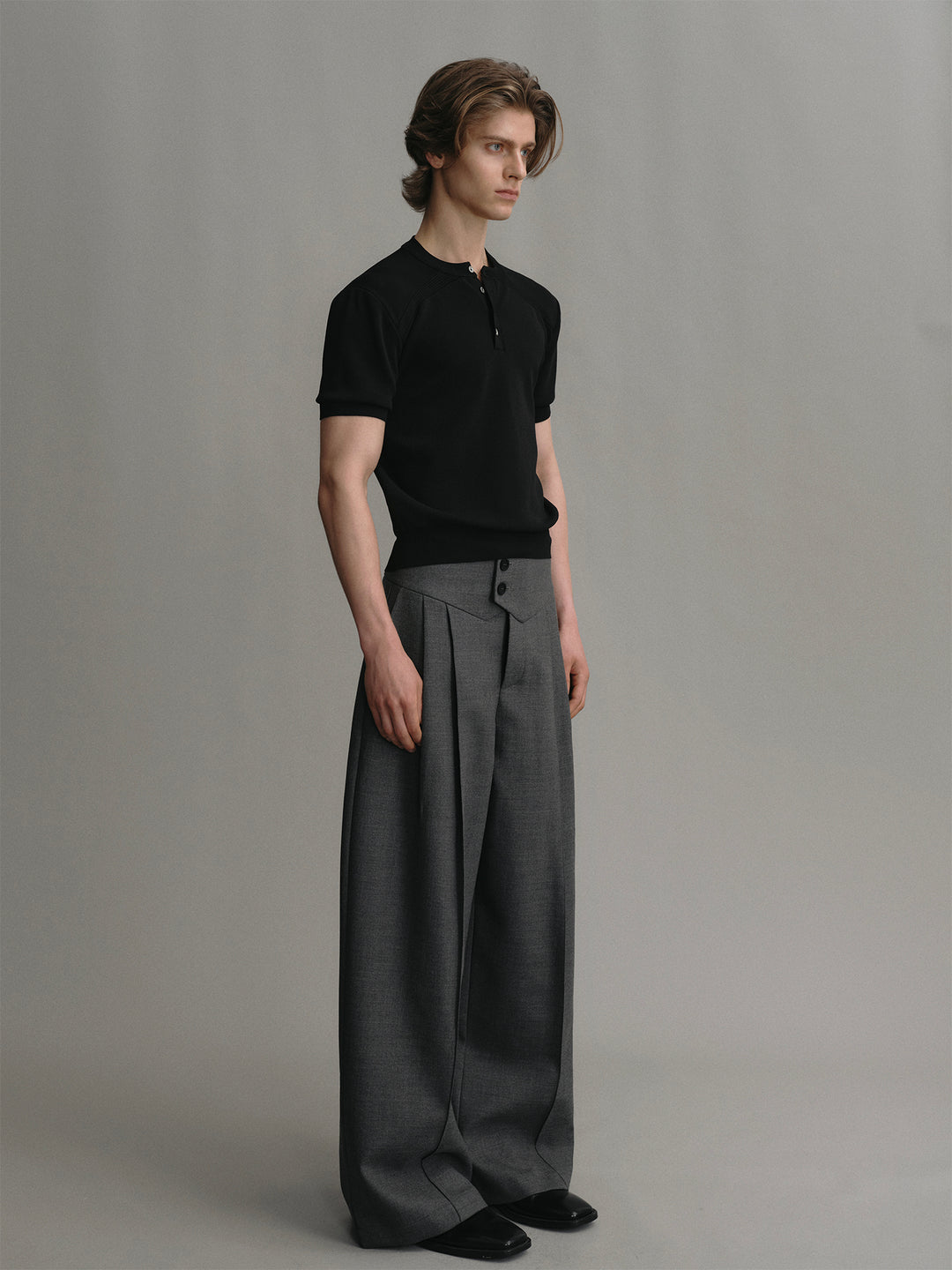 Black Crew Neck Pullover Short-sleeve Knit Sweater With Metal Buckle Design