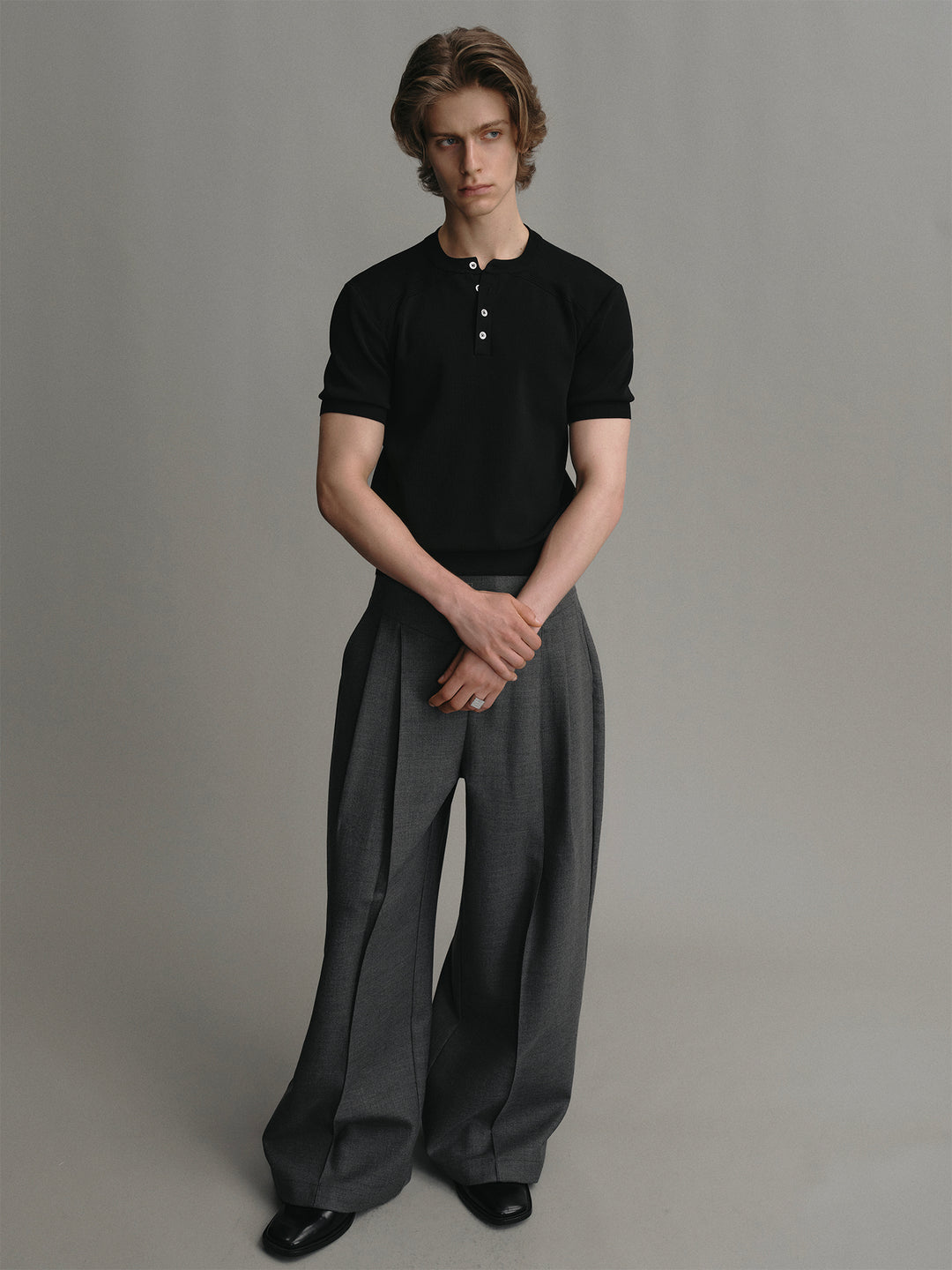 Black Crew Neck Pullover Short-sleeve Knit Sweater With Metal Buckle Design