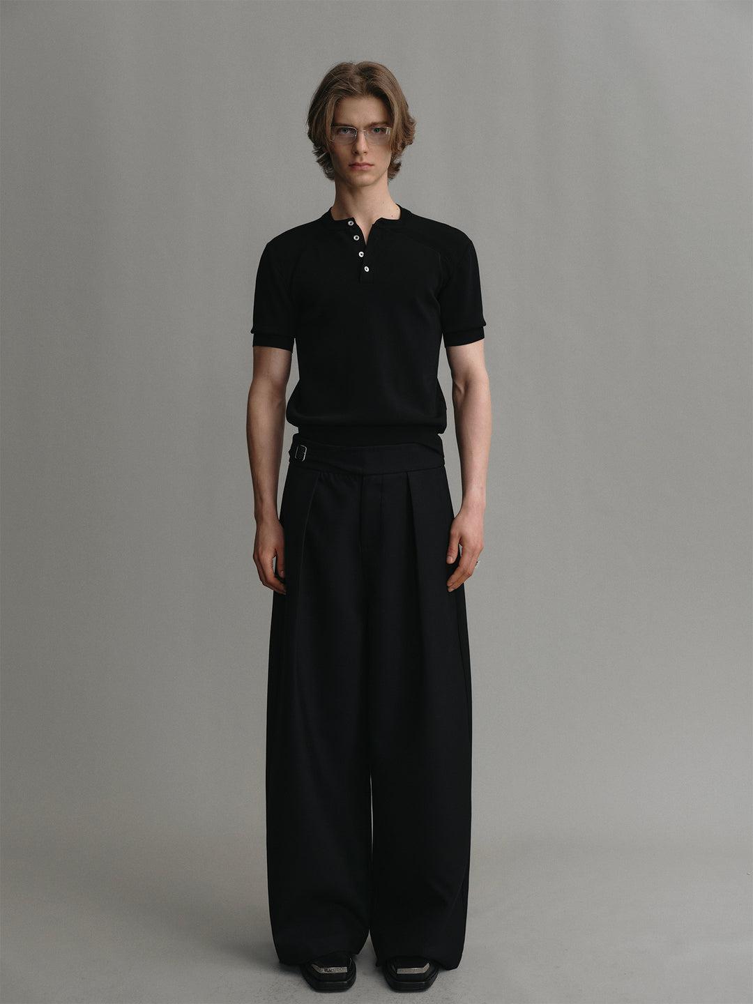 Black Crew Neck Pullover Short-sleeve Knit Sweater With Metal Buckle Design