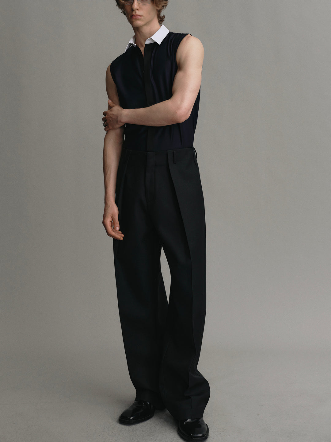 Single-pleat Slightly Tapered Wool Trousers