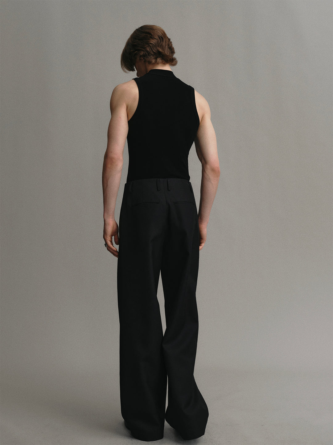 Single-pleat Slightly Tapered Wool Trousers