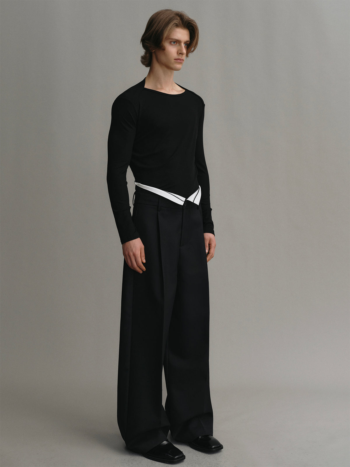 Wool wide leg tailored trousers with spliced white waistband design