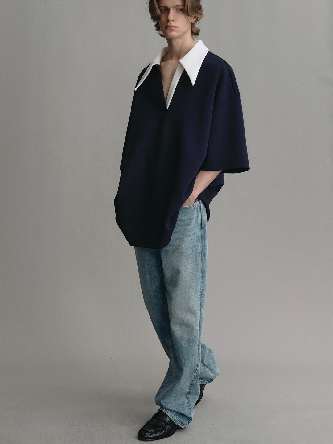 Navy T-shirt With White Lapel Splicing Design And Airy Silhouette