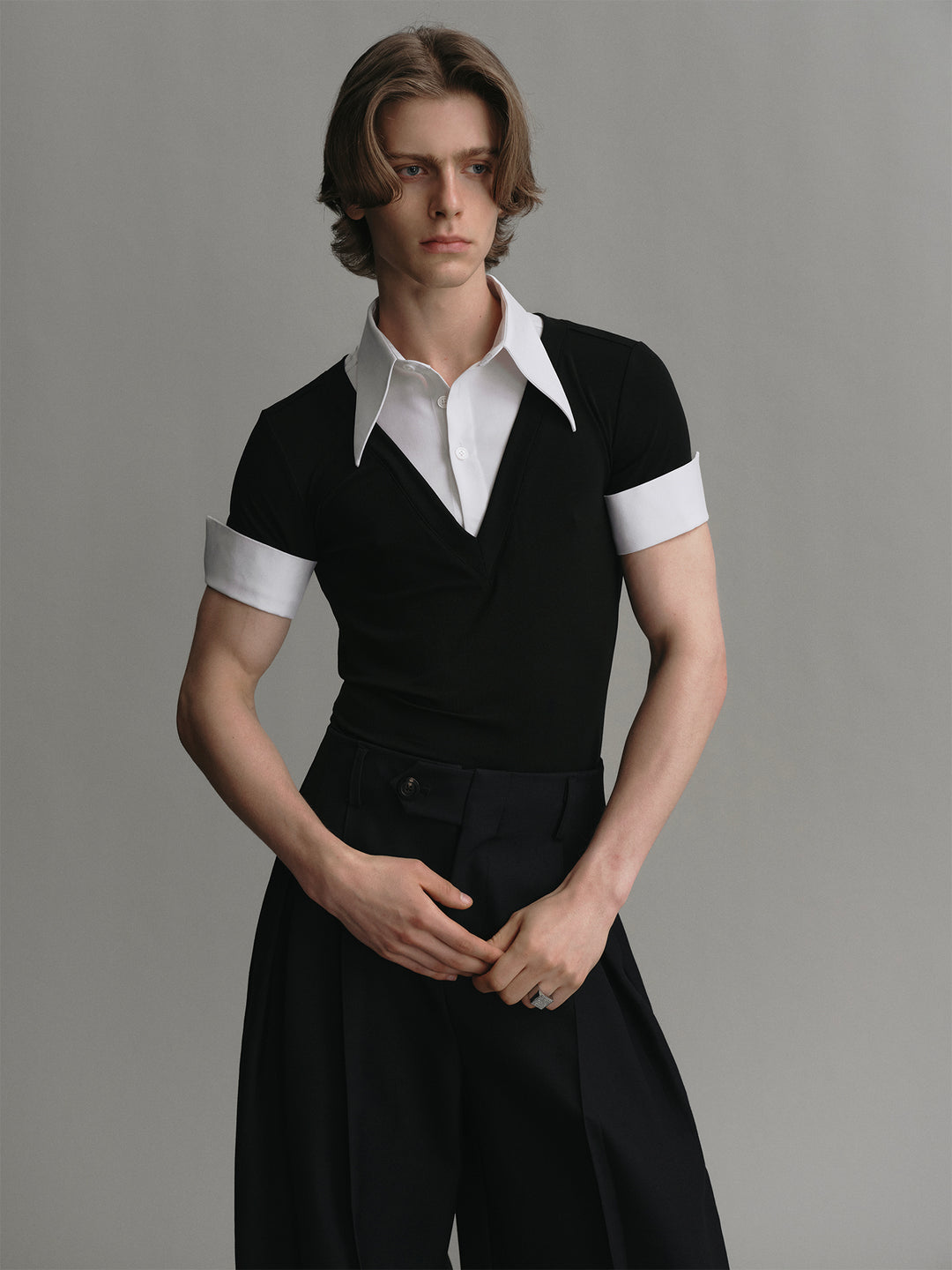 Black Short-sleeved T-shirt With Color-block Splicing Design On Collar And Cuffs