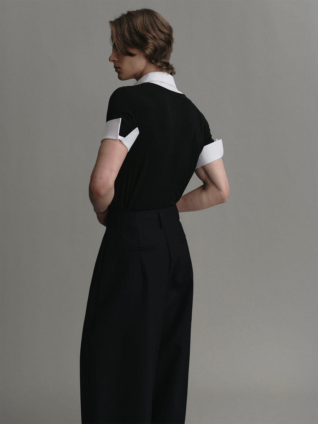 Black Short-sleeved T-shirt With Color-block Splicing Design On Collar And Cuffs