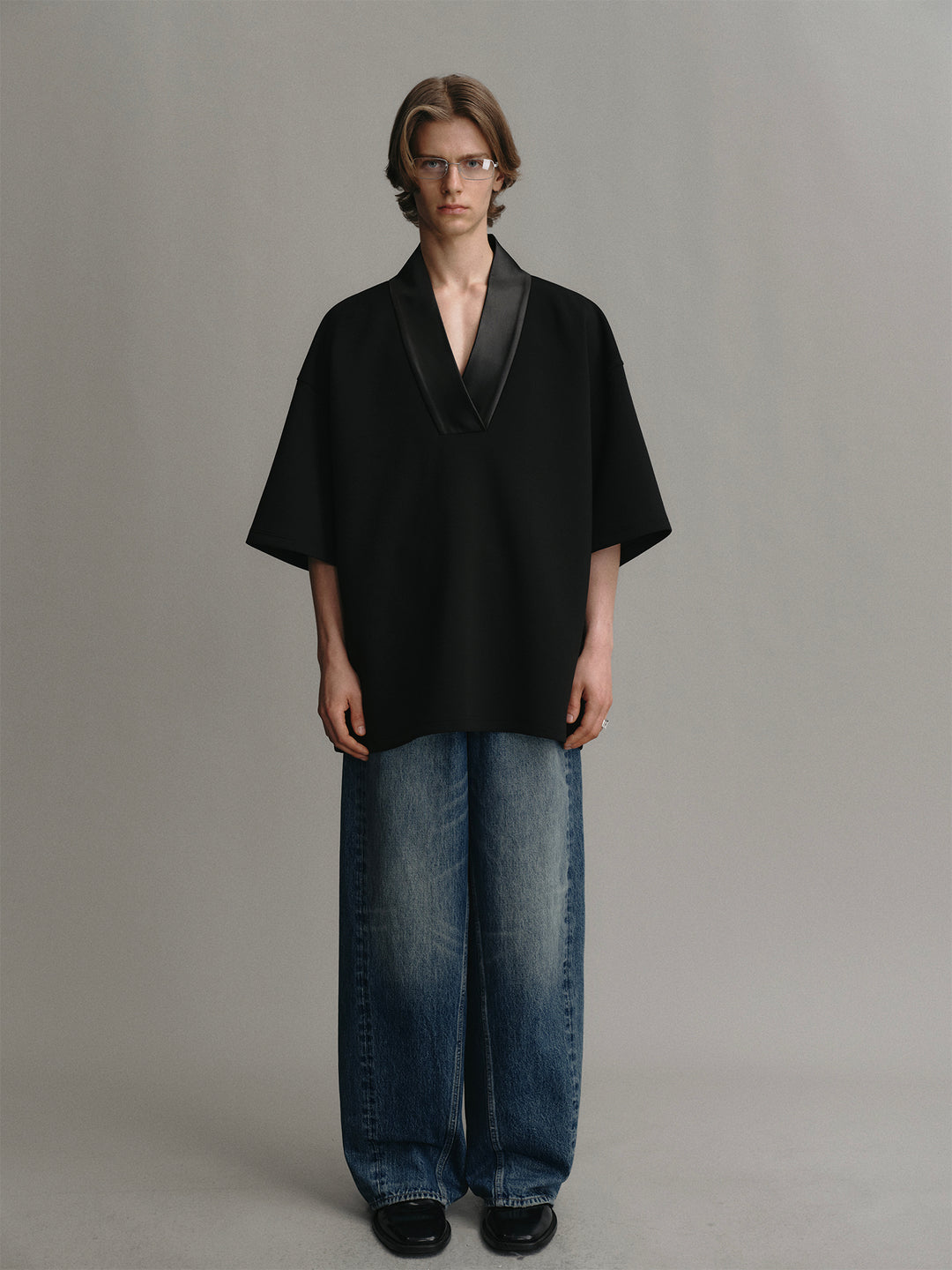 Satin V-neck Spliced Design Airy Silhouette T-shirt