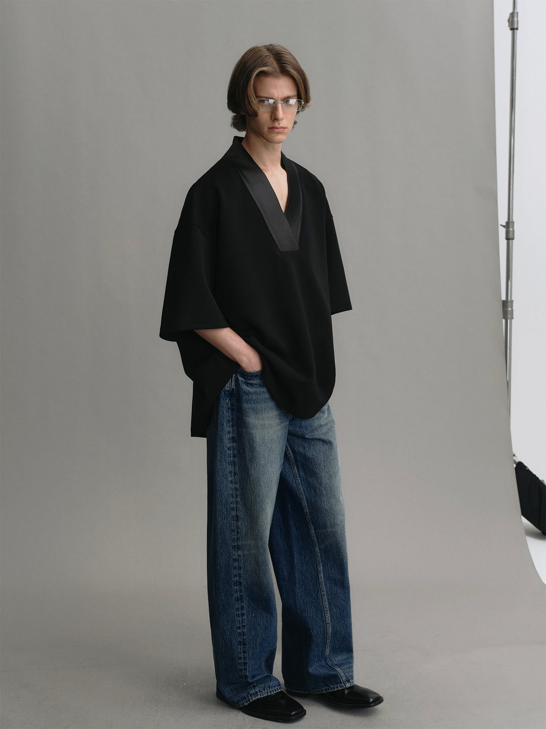 Satin V-neck Spliced Design Airy Silhouette T-shirt