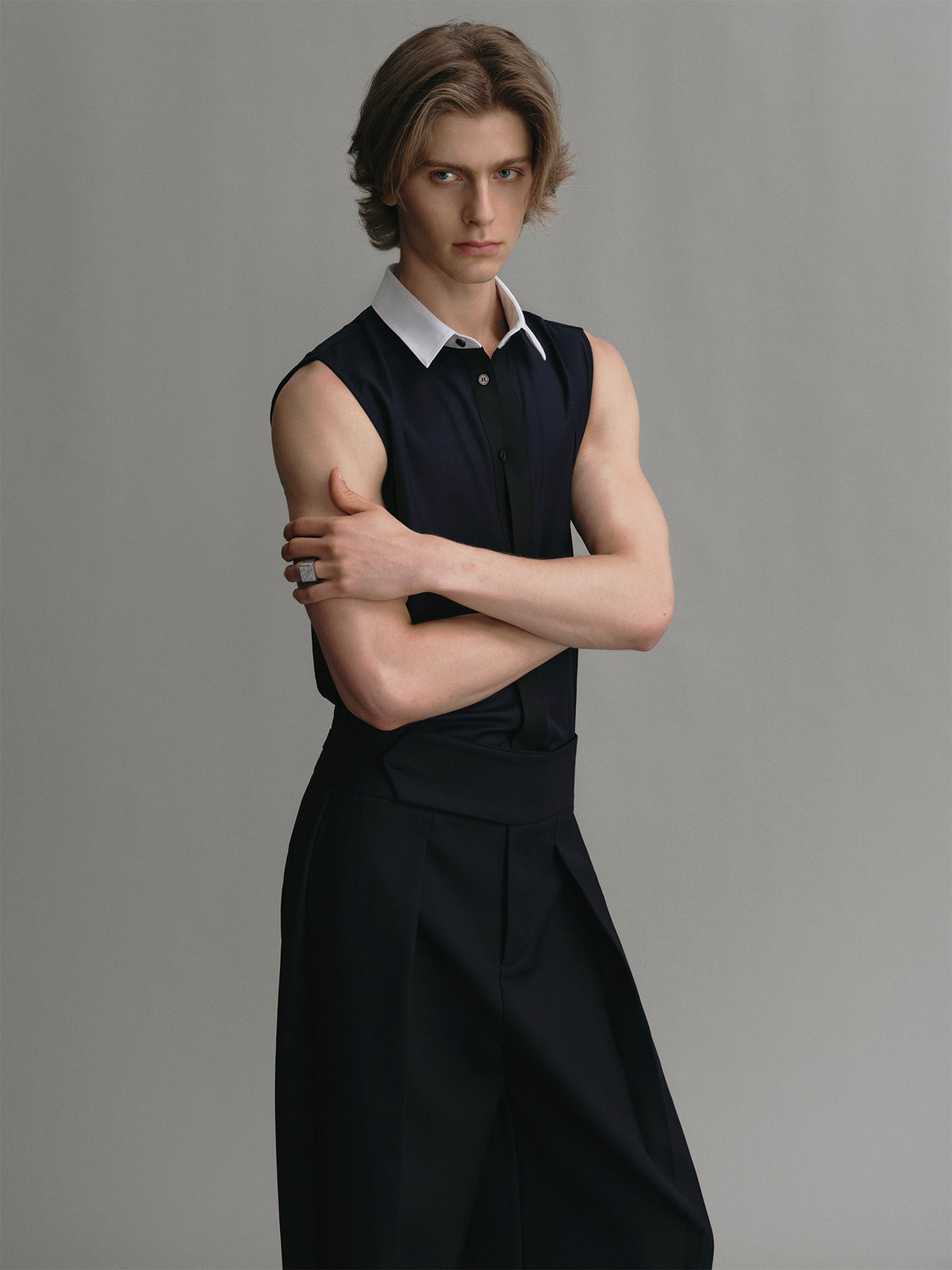 Navy wool sleeveless vest shirt with spliced collar and placket design