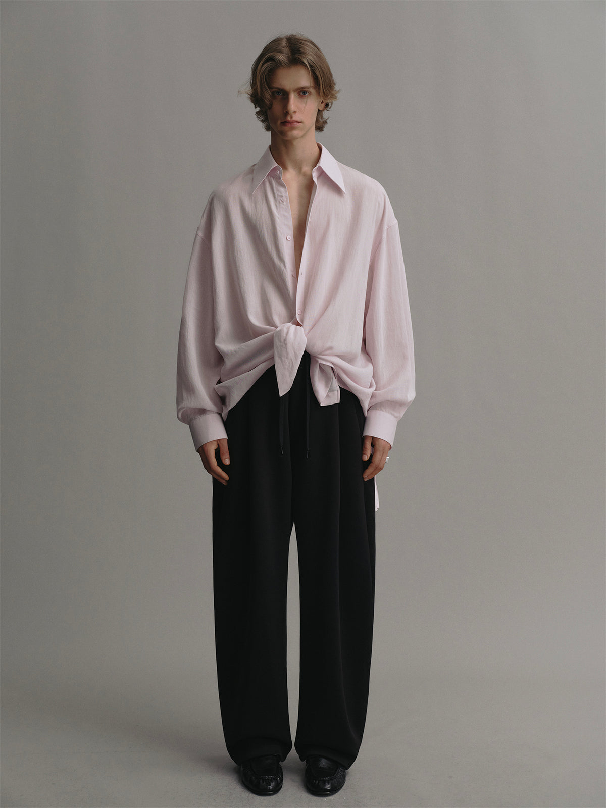 Lotus root pink shirt with belted silhouette, made of ramie and lyocell