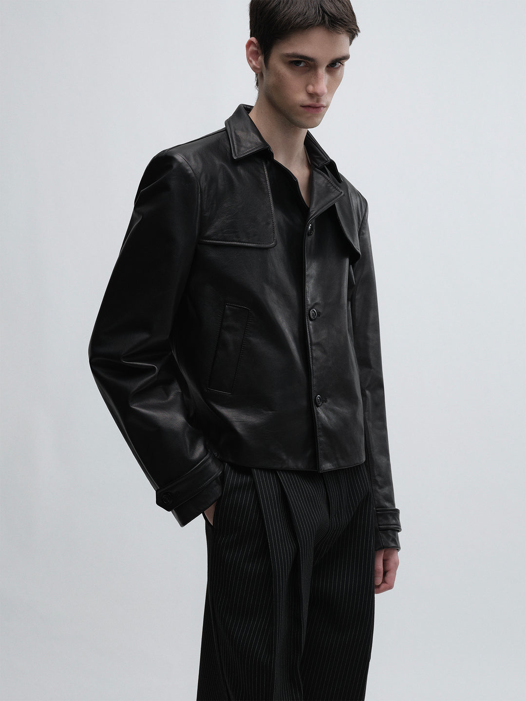 Short Cowhide Leather Jacket With Lapel