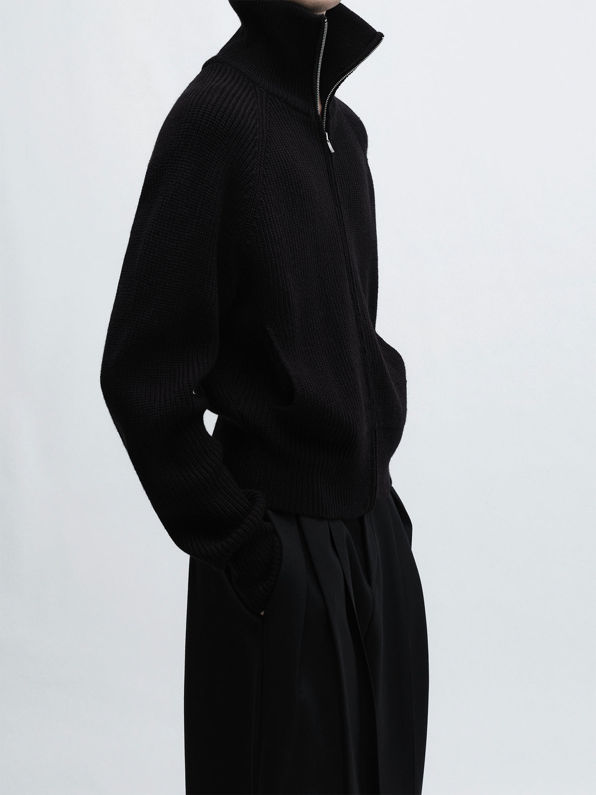 Stand up collar sweater with zip