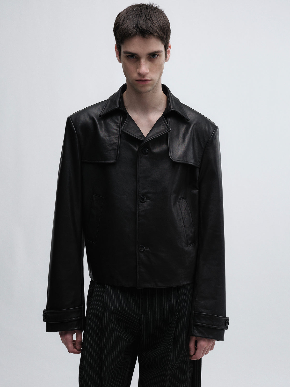 Short cowhide leather jacket with lapel