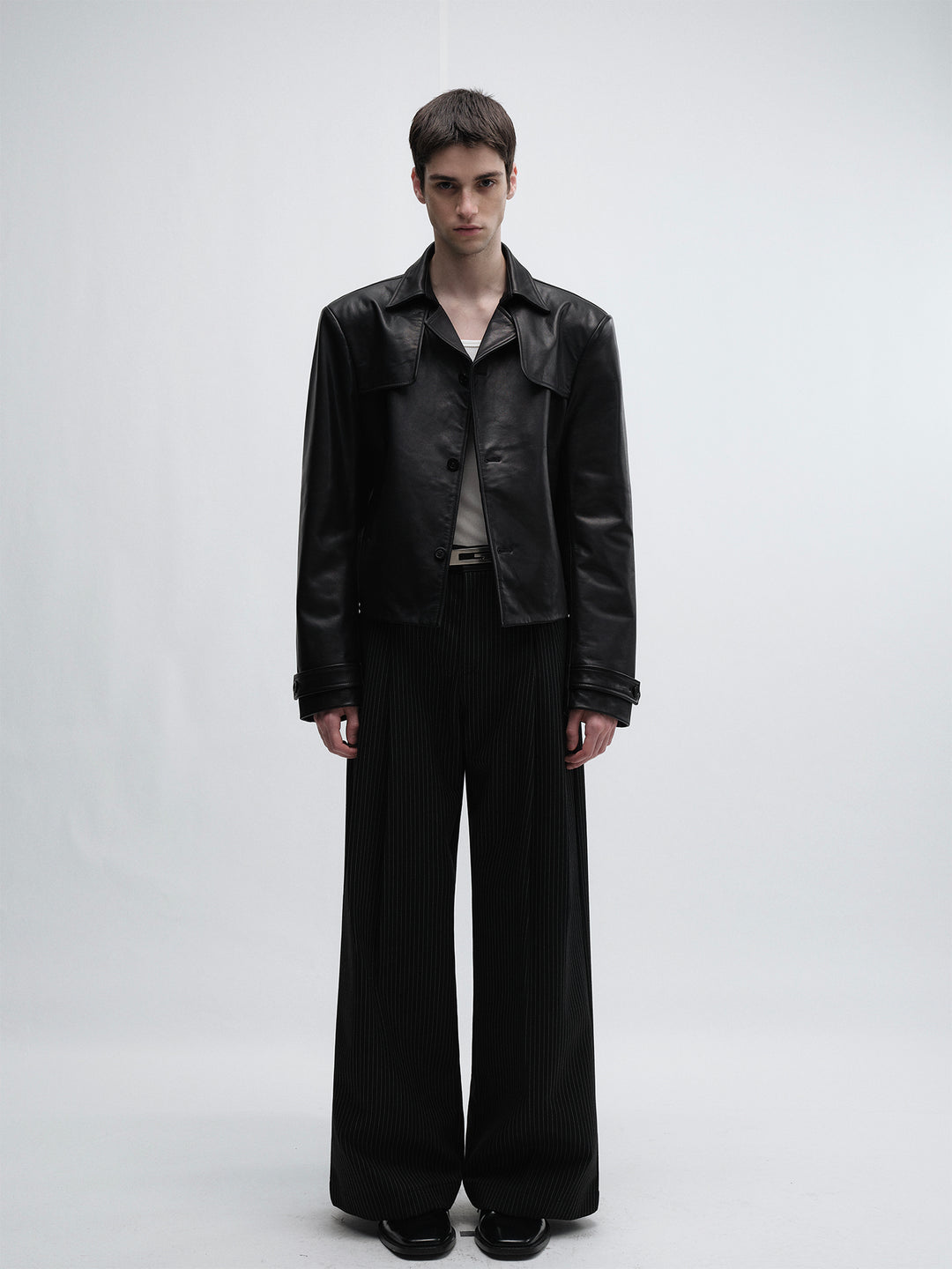 Short Cowhide Leather Jacket With Lapel