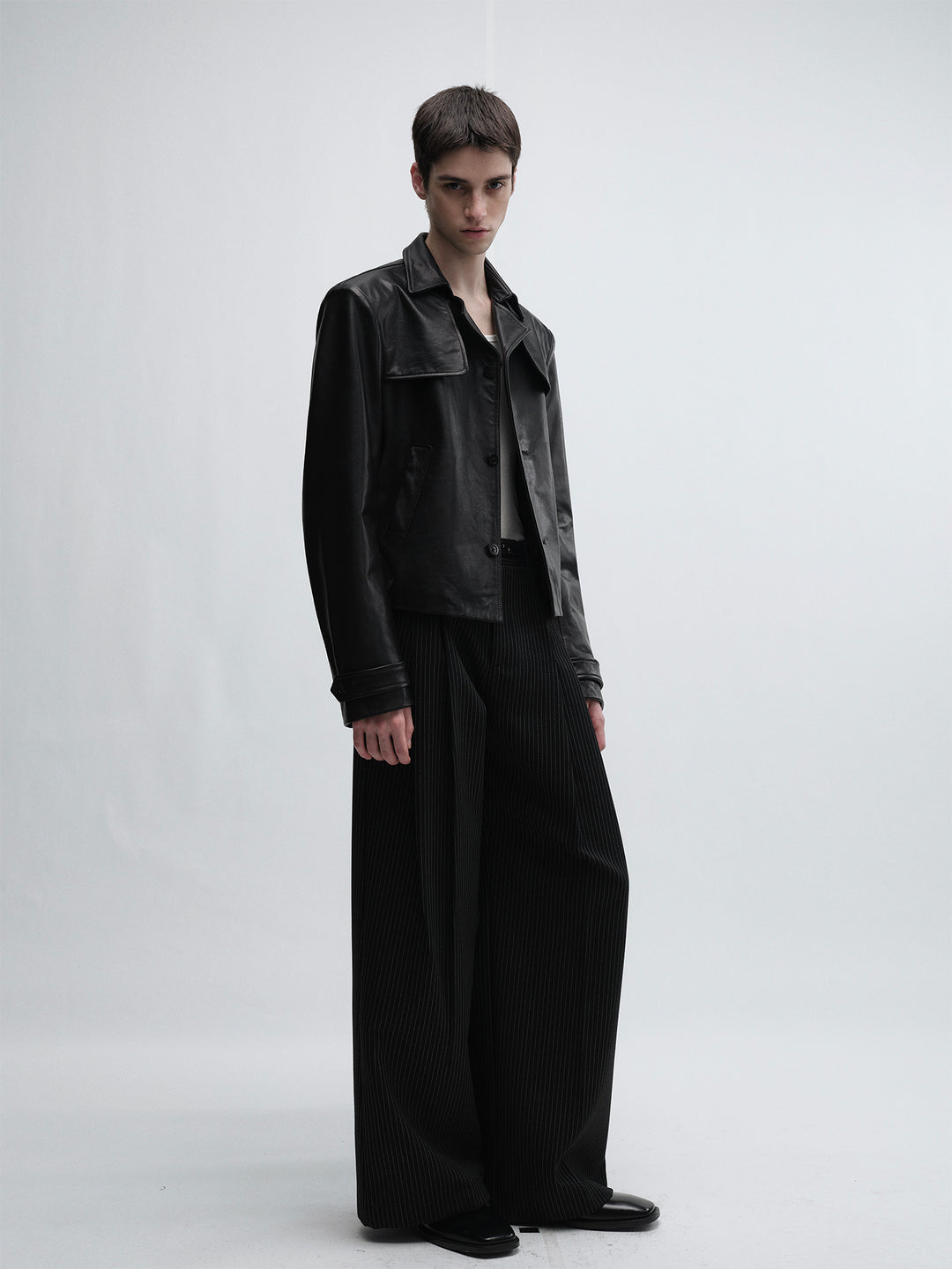 Short Cowhide Leather Jacket With Lapel