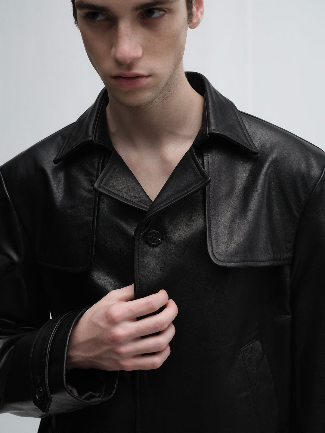 Short Cowhide Leather Jacket With Lapel