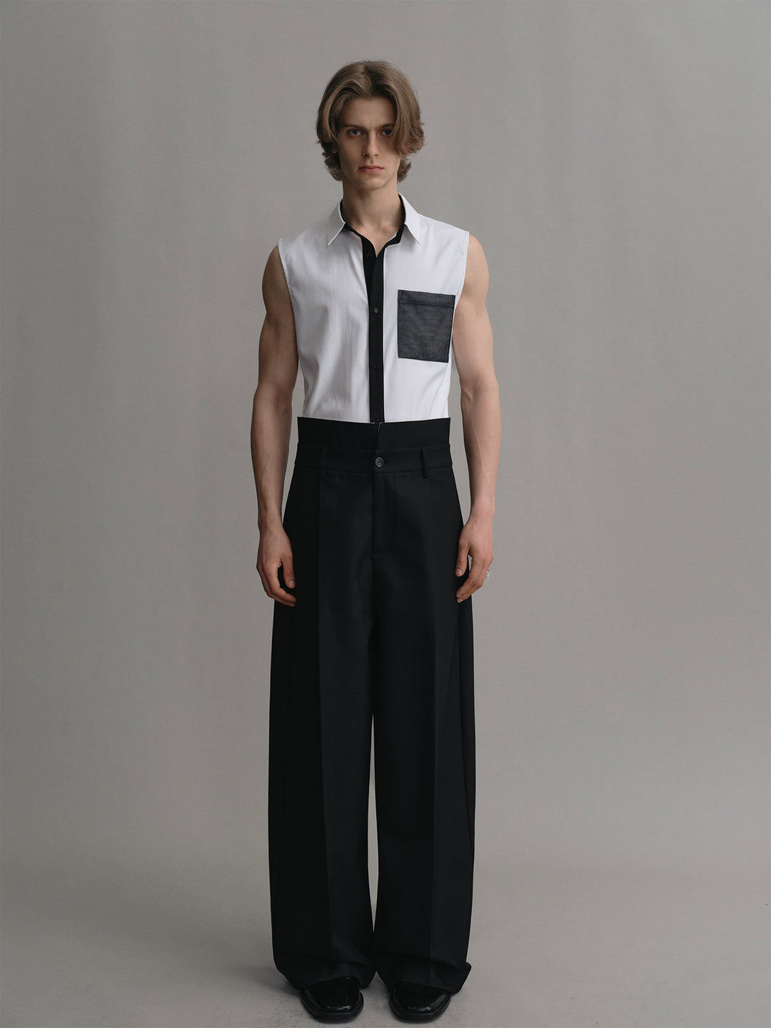 Minimalist Sleeveless White Shirt with Patchwork Pocket Fabric Design