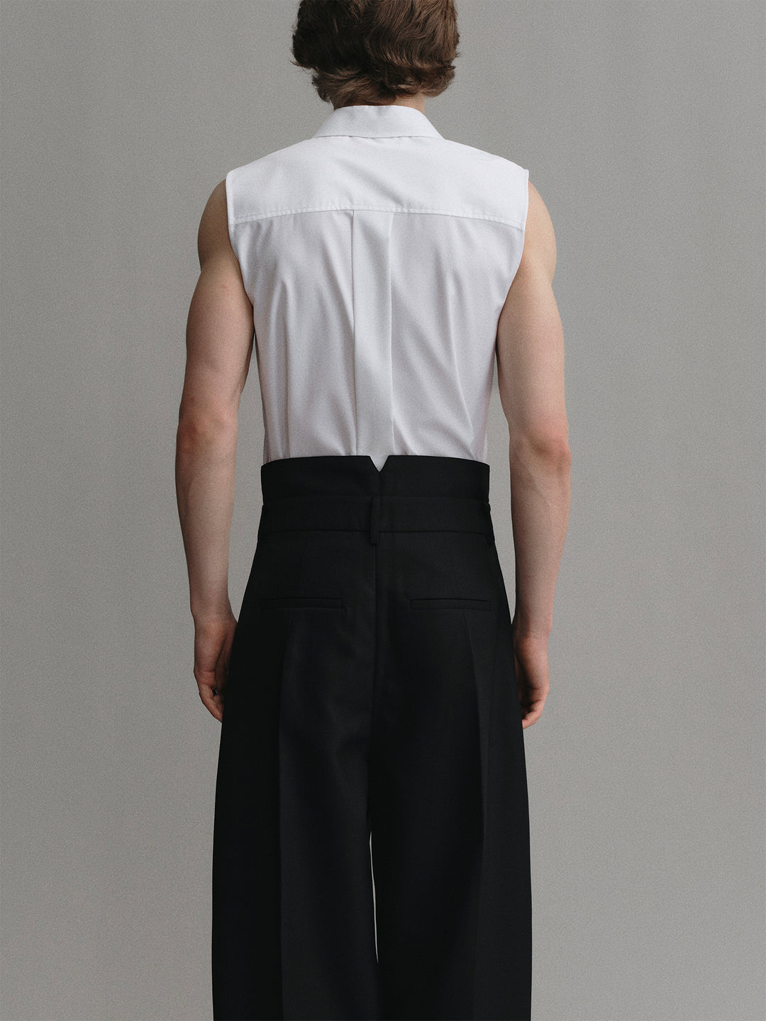 Minimalist Sleeveless White Shirt with Patchwork Pocket Fabric Design